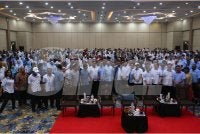 Anwar (depan, tengah) menghadiri Konvensyen Keadilan Kedah di Alor Setar pada Jumaat.