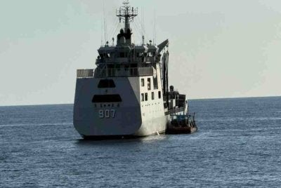 Bot nelayan tempatan dinaiki awak-awak warga Indonesia ditahani TNI pada Rabu.