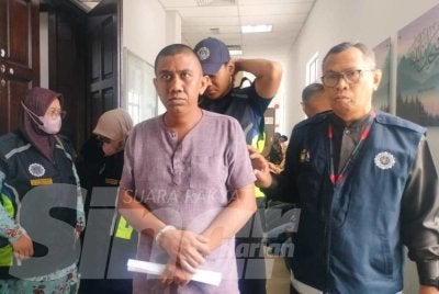 Tertuduh dibawa ke Mahkamah Tinggi Syariah pada Jumaat atas pertuduhan memiliki bahan berkaitan ajaran difatwa haram.