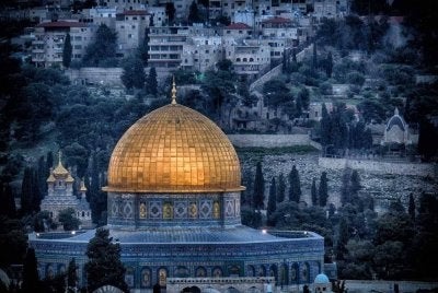 Pihak berkuasa Israel merancang untuk menyekat akses umat Islam ke Masjid Al-Aqsa bagi menunaikan solat sepanjang bulan suci Ramadan yang bakal tiba - Foto: CANVA