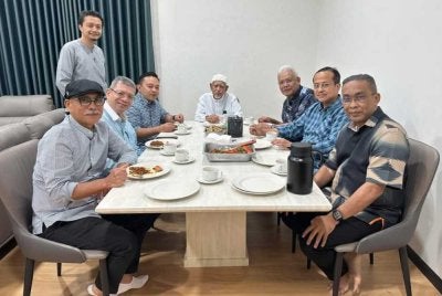 Gambar yang dimuat naik Hamzah di laman Facebook pada Jumaat