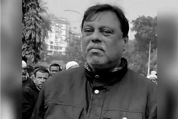 Mohibuzzaman Kochi rebah ketika berlaku konfrontasi antara penyokong politik yang bertelagah sekitar jam 8 pagi. - Gambar media sosial