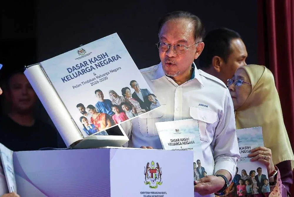Anwar pada Majlis Peluncuran DKKN) dan SIKR di Dewan Seri Perdana, ILKKM Sultan Azlan Shah,Ipoh pada Sabtu. FOTO: Bernama