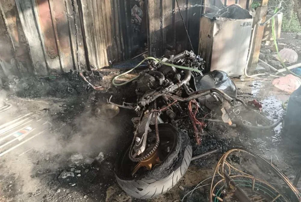 Motosikal yang terlibat ialah Kawasaki Ninja Z800 yang mengalami kerosakan 30 peratus, manakala sebuah skuter yang tidak dikenal pasti musnah 95 peratus.