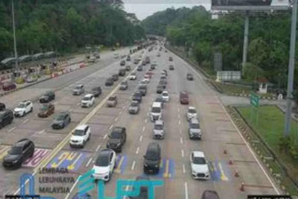 LLM memaklumkan trafik masih terkawal di sekitar Lebuhraya Kuala Lumpur-Karak, Lebuhraya Pantai Timur (LPT) 1 dan 2 serta Lebuhraya Utara-Selatan (PLUS) menghala Johor. Gambar LLM