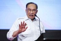 Anwar ketika berucap dalam program DKKN dan SIKR di Dewan Seri Perdana, ILKKM Sultan Azlan Shah, Ipoh pada Sabtu. 