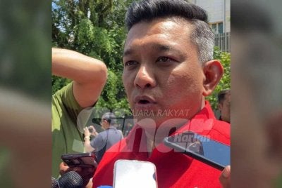 Sanjeevan ketika ditemui pemberita selepas menghadiri Mesyuarat Khas MPT Bersatu di kediaman Muhyiddin pada Sabtu. Foto SINAR HARIAN/ AISYAH BASARUDDIN.