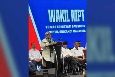 Mas Emieyati ketika berucap pada taklimat berkenaan pada Sabtu.