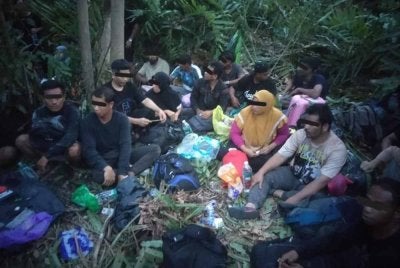 Polis Perak menahan 36 individu termasuk tekong terlibat penyeludupan migran di Sungai Payung, Selekoh, Bagan Datuk.
