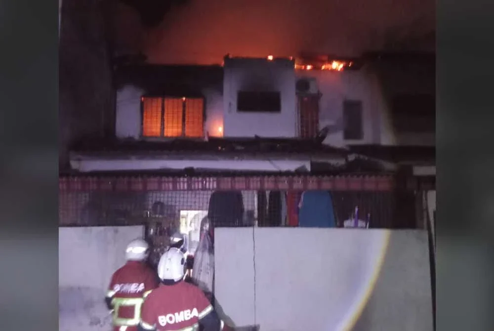 Seramai 18 anggota dari BBP Banting dan Teluk Panglima Garang terlibat dalam operasi pemadaman.