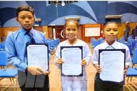 Nur Muhammad Al Khawarizmi (kiri) dan Muhammad Putra Faizul ditawarkan ke SM Tengku Muhammad Faris Petra, manakala Nor Christina ke SM Sains Gua Musang.