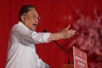  Perdana Menteri Datuk Seri Anwar Ibrahim berucap ketika hadir pada Sambutan Tahun Baharu Cina Bersama Warga Tambun di Dewan Sekolah Jenis Kebangsaan Cina (SJKC) Chong Hwa Kanthan pada Ahad. 