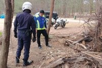 Anggota AADK dan pihak berkuasa memeriksa kawasan yang didakwa menjadi lokasi tumpuan penagih dadah.