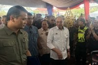 Anwar tiba di Dataran Majlis Perbandaran Pontian selepas program Perjumpaan bersama Ketua Cabang PKR di Johor Bahru pada Ahad.