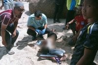 Keadaan cemas apabila seorang kanak-kanak dilaporkan lemas ketika terjatuh sewaktu bermain air di Pantai Pasir Hitam, Langkawi pada Sabtu. FOTO: FB Zulfadli Master