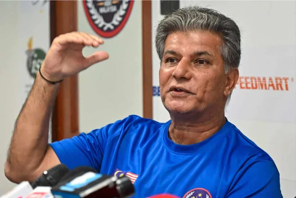 Sarjit Singh ketika sidang media Konfederasi Hoki Malaysia bersama Pengerusi Jawatankuasa Pengurusan di Stadium Nasional Bukit Jalil pada Isnin. Foto Bernama