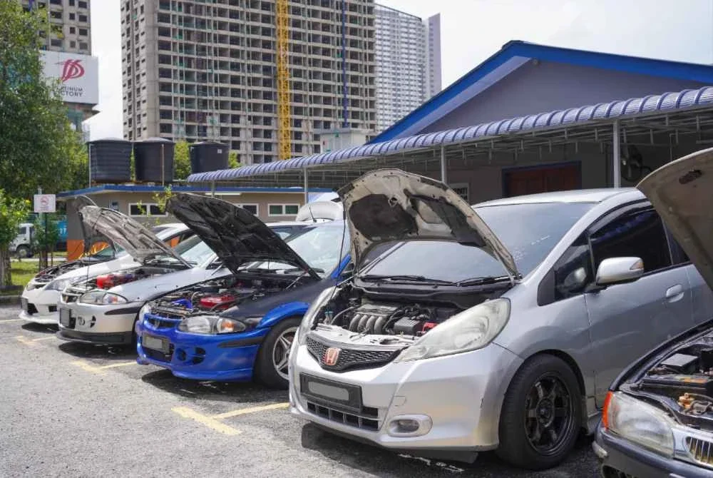 Antara kenderaan yang disita.