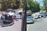 Seorang kanak-kanak perempuan tiga tahun dilaporkan maut apabila kereta dipandu ibunya bertembung kereta peronda polis di Jalan Ipoh-Lumut berhampiran Puncak Jelapang pada 10 Februari lalu.