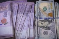 RINGGIT mengakhiri urus niaga Isnin dengan lebih mengukuh berbanding dolar AS, didorong oleh pengumuman prestasi KDNK yang mengatasi jangkaan awal pada Jumaat lepas, kata ahli ekonomi. Gambar hiasan