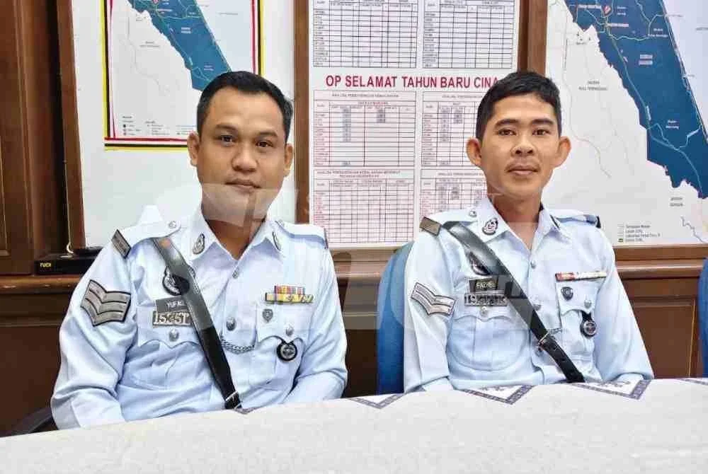 Yufaiza Azha (kiri) dan Wan Muhamad Fazreen. 