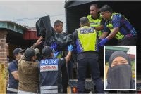 Polis membawa keluar lima mayat mangsa dalam kejadian bunuh di sebuah rumah di Lorong Cherating Damai di sini, hari ini. - Foto: Bernama - Gambar kecil (Nurul Zahidah)