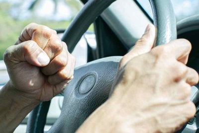 Emosi pengguna jalan raya cepat naik disebabkan oleh tekanan kerja, kesesakan, cuaca panas dan keletihan. Gambar hiasan 