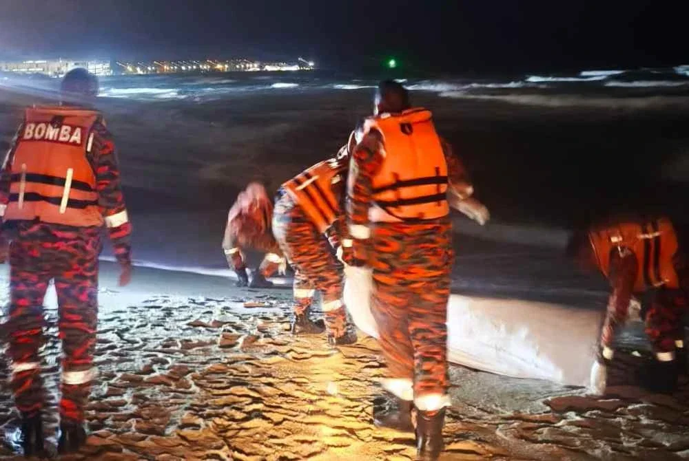 Mayat mangsa ditemukan terdampar di Pantai Batu Buruk oleh pasukan penyelamat awal pagi Rabu.