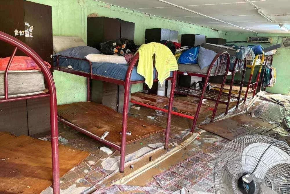 Keadaan bilik asrama sejurus banjir surut.