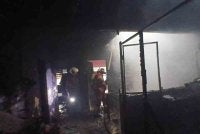 Pasangan suami isteri nyaris maut apabila rumah mereka di Klang terbakar pada Rabu. 
