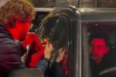 Kejadian yang tular di media sosial selepas Arteta enggan melayan peminat yang mahu menandatangani jersi Arsenal.