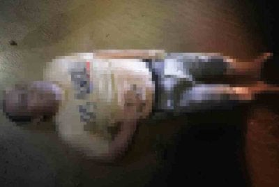 Keadaan mayat seorang lelaki yang ditemui pemancing di Pantai Bukit Bubus, Kampung Raja, Besut pada Selasa.