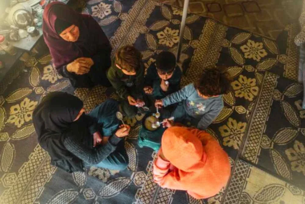 Pengumuman Ramadan menjadi detik bersama di seluruh Palestin, meskipun berhadapan dengan suasana kemusnahan akibat konflik berpanjangan. Foto Agensi