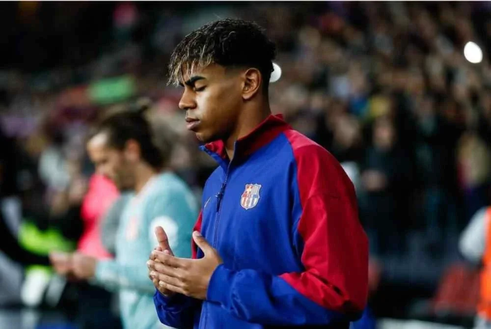 Yamal tetap menjalani ibadah puasa seperti yang dilakukannya pada musim lalu. FOTO: Agensi