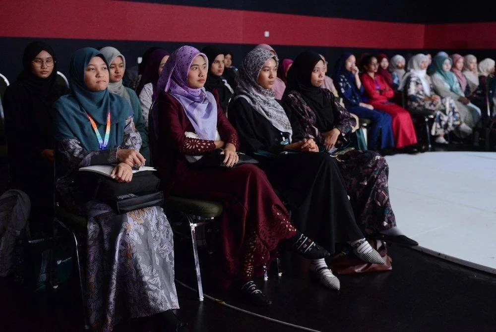 SEBAHAGIAN daripada penonton Wacana Rakyat bertajuk Nak naik haji, tapi tak mahu usaha! di Karangkraf, Shah Alam baru-baru ini. 