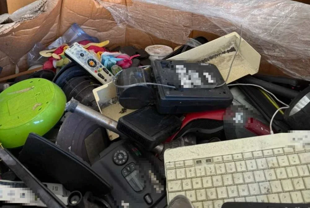 Antara sisa e-waste yang dirampas oleh AKPS di Pelabuhan Klang Barat.