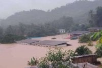 Keadaan SK Pandan Mandamai Pitas ditenggelami air banjir yang tular di media sosial.