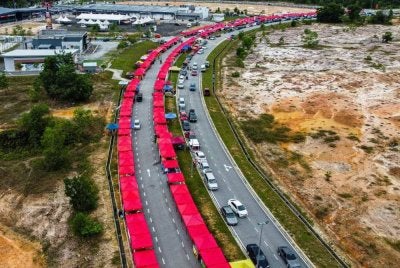 Bazar Ramadan Santai Bandar Tasik Puteri (BTP) tampil dengan deretan lebih 300 gerai sepanjang melebihi satu kilometer, sekali gus antara bazar terpanjang di negara ini.