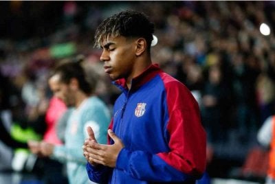 Yamal tetap menjalani ibadah puasa seperti yang dilakukannya pada musim lalu. FOTO: Agensi