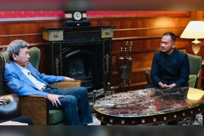 Malik menerima perkenan menghadap Sultan Selangor, Sultan Sharafuddin. 