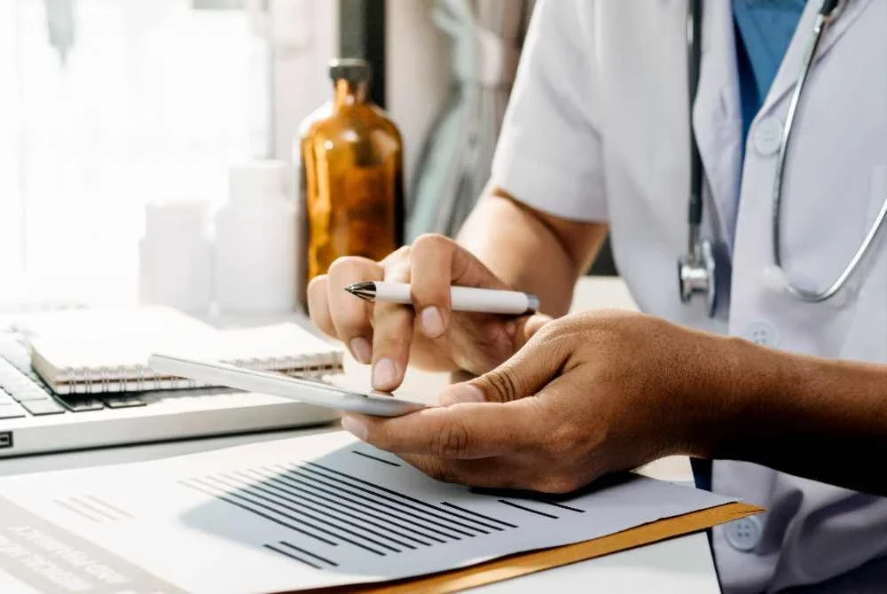 Hari ini mereka yang nak berkahwin diwajibkan pemeriksaan HIV. Foto hiasan