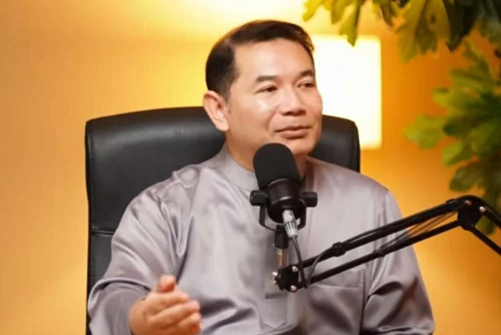 Rafizi ketika menjadi tetamu podcast Yang Berhenti Menteri (YBM) #36 bersama moderator Haziq Azfar Ishak pada Jumaat.