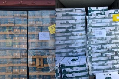 Taktik sindiket cuba menyeludup masuk hasilan haiwan tanpa permit import sah bernilai RM1.9 juta digagalkan di Pusat Pemeriksaan Kontena CFS 4, Pelabuhan Klang Barat pada Jumaat.