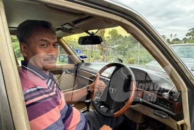 Jasmi berkata, minat mengumpul kereta klasik timbul kerana dilahirkan dalam keluarga miskin dan bercita-cita memiliki kenderaan tersebut, namun tidak berkemampuan ketika itu.