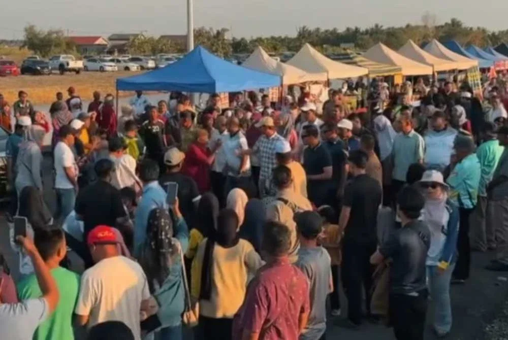 Pembangunan kawasan ini turut memberi limpahan rezeki kepada peniaga kecil apabila setiap petang, gerai makanan dan minuman mula beroperasi menjadikan suasana lebih hidup.