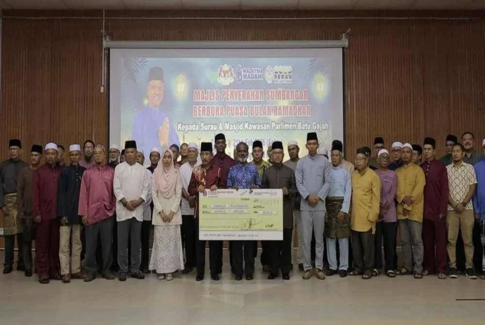 Sumbangan berjumlah RM200,000 disalurkan kepada 40 masjid dan surau dalam Parlimen Batu Gajah bagi tujuan mengatur program berbuka puasa serta aktiviti keagamaan sepanjang bulan Ramadan.