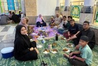 Berbuka sambil merapatkan hubungan menjadi amalan tradisi sepanjang bulan Ramadan di Masjid Imanul Faizin atau lebih dikenali jolokan Masjid Andalusia di Padang Kala di sini.