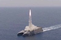 Gambar edaran yang dikeluarkan laman rasmi Sepanews milik IRGC pada 17 Februari 2026 menunjukkan pelancaran roket semasa latihan ketenteraan oleh anggota IRGC dan tentera laut di Selat Hormuz. Foto Agensi