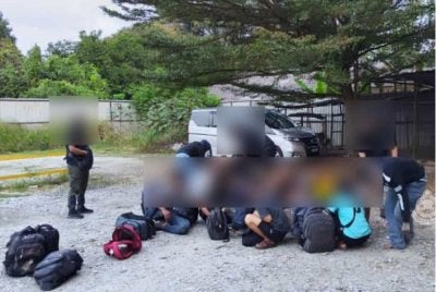 PATI yang masuk ke negara ini secara haram dan ditahan di kawasan parkir. - Foto: Imigresen