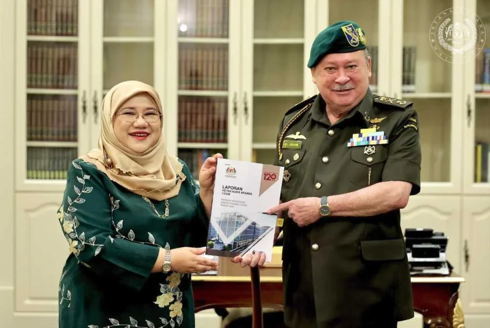 Wan Suraya merafak sembah menjunjung kasih kepada Sultan Ibrahim atas perkenan baginda menerima menghadap di Istana Negara pada 4 Februari lalu.