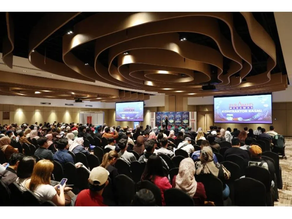 Sepanjang empat tahun penganjuran sejak 2022, ABxFGR mencatat pelbagai pencapaian membanggakan antaranya RM61.5 juta hasil jualan, 2,432 tapak reruai, 7.96 juta pengunjung, 334 vendor makanan dan minuman (F&B), lebih 400 selebriti, 125 rakan penaja serta penyertaan lebih 3,500 usahawan dan 700 jenama tempatan.